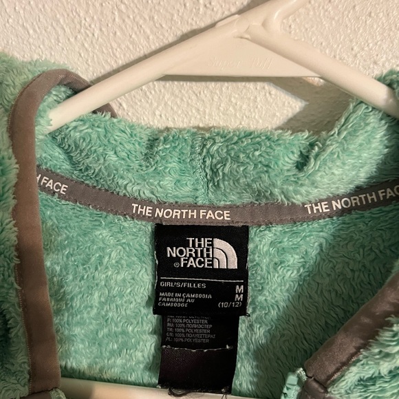 Color is a brighter mint color than shown in pic. - Picture 3 of 4